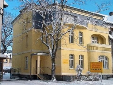 Pensjonat - Restauracja Zolty Domek Szczecinek Luaran gambar